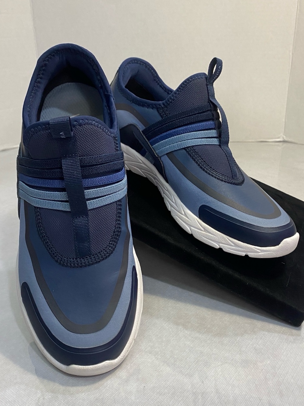 Vionic Vayda Slip On Sneakers Blue Comfort Walking Shoes Womens 7